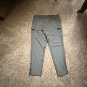 Sage green athletic pants with pockets, free 2b